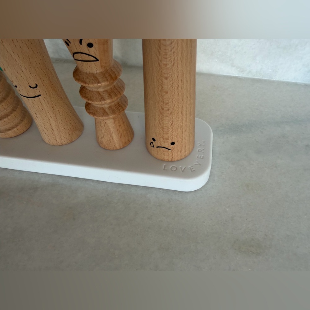Lovevery | Wooden Emotion Peg Dolls & Emotion Match Mirror & Card Set - Picture 2 of 7